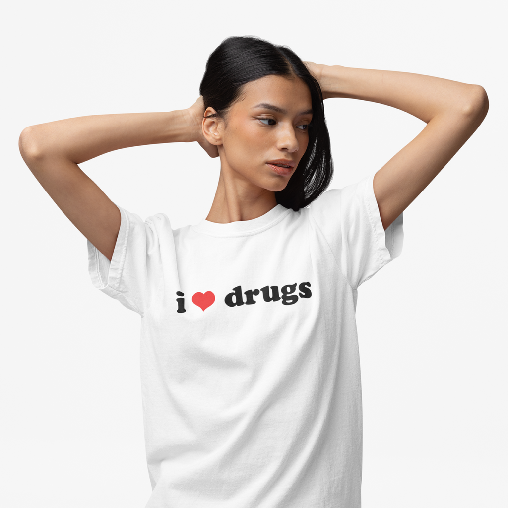 I love drugs | T-Shirt
